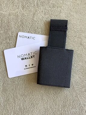 Nomatic black elastic wallet